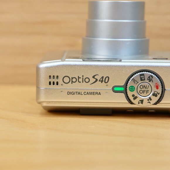 Pentax Optio S40 4MP Digital Camera, 3x Optical Zoom, Silver - Picture 5 of 8